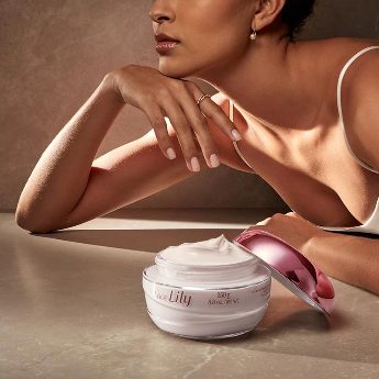 HIDRATANTE ACETINADO LOVE LILY, 250G